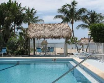Spectacular Top Floor Oceanfront View Condo - Islamorada - Pool