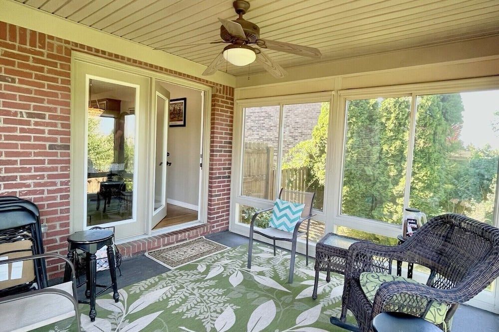 Cali-king beds. Best of Nicholasville! Koi pond relaxing backyard. 3 bed 2 bath - Nicholasville - Sala de estar
