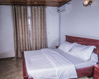 Satellite Dream Hôtel - Iaundé - Quarto