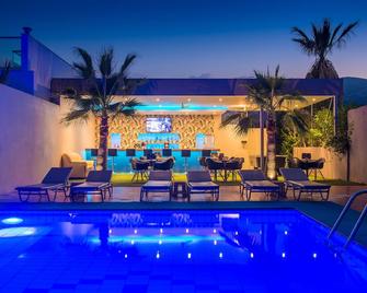 Primavera Beach Hotel - Mália - Piscina