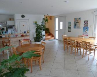 Les chambres d'hotes Joy - Les Petites-Loges - Dining room