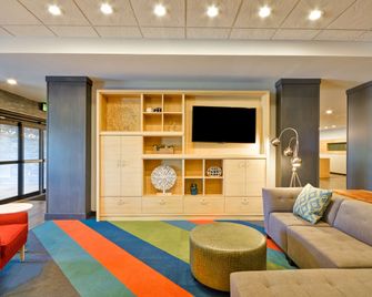 Home2 Suites by Hilton - Evansville, IN - אבנסוויל - סלון