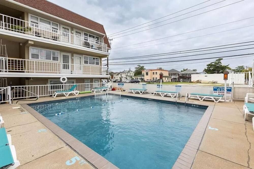 Cozy One Bedroom Condo With Pool! Beach, Restaurants, Boards. No Cleaning Fee - ווילדווד - בריכה