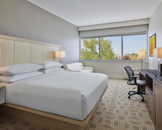 Delta Hotels by Marriott Chicago Willowbrook - Willowbrook - Bedroom