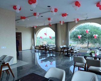 Sr Hotel Restaurant & Cafe - Phalodi - Restaurant