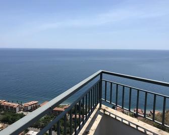 La nave sul mare di Taormina B&B - Letojanni - Balkon