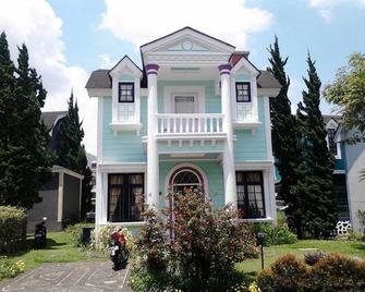 Villa Kota Bunga Gladiol - Puncak - Gebäude