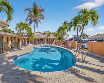 Coconut Villa Suite 2 - Redington Shores - Pool