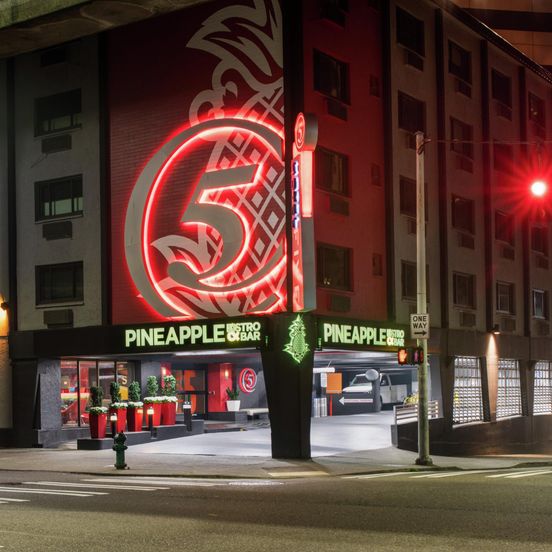 Staypineapple, Hotel Five, Downtown Seattle image 1