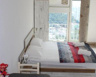 Studio in villa with amazing sea view - Vlorë - Bedroom