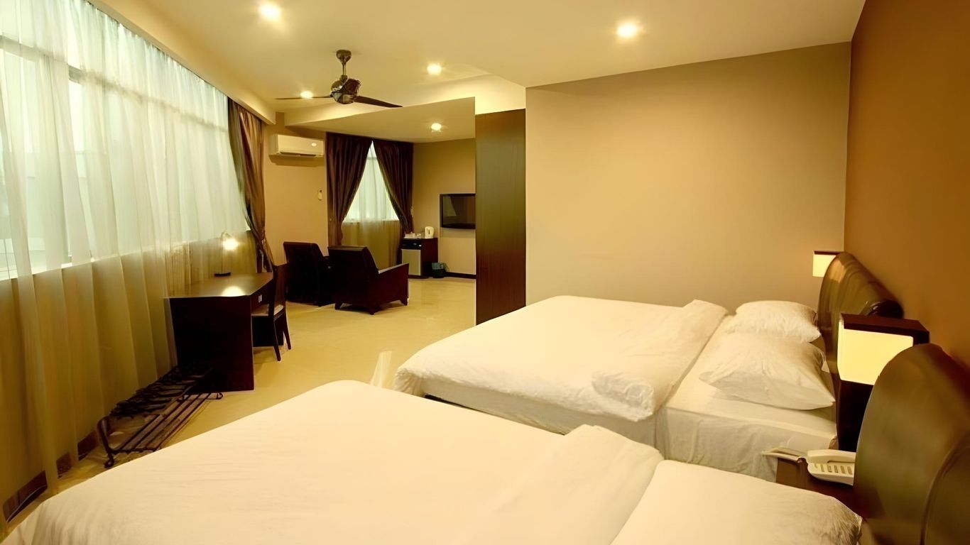 Capital O Rail Hotel