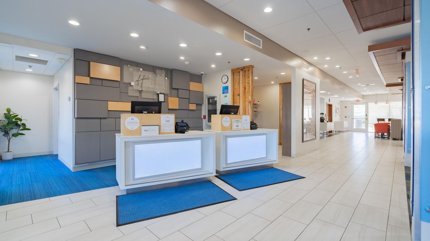 Holiday Inn Express & Suites Marion By IHG