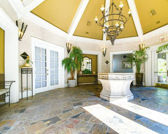 3 Mi to TPC: Chic Condo w/ Pool Access & Grills - Scottsdale - Lobby
