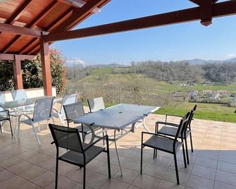 Zazpiak Bat 20 People / 7 Rooms - Saint-Jean-Pied-de-Port - Patio