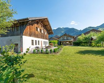 Detached 500m2 Farmhouse with Yoga Studio, Hot Tub and Sauna - Samoëns - Building