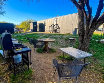 #1 Voted Retreat; Arcosanti 2 Miles, Sedona 44 Miles - Mayer - Patio