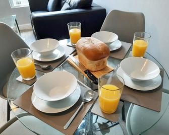 Malton Central Apartments - Malton - Dining room
