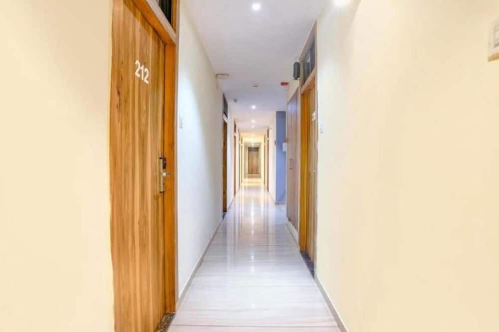 Cozy Inn T2 Mumbai Airport