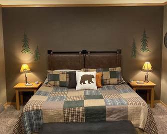 Cozy Cabin Secluded in the Woods. Wildlife Abundant. Not a neighbor in sight! - Harshaw - Bedroom