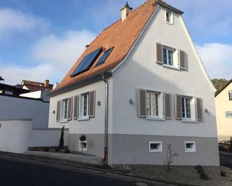 Apartment B OG (on 2 floors) - Christmann's Cottage Apartment An on the ground floor and App. B on the upper floor - Weisenheim am Berg - Edificio