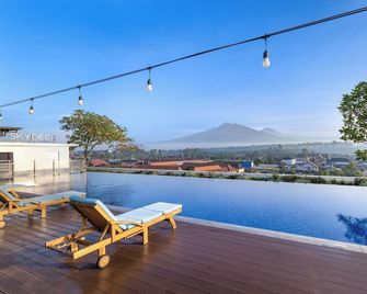 INNSiDE by Meliá Yogyakarta - יוגיאקרטה - בריכה