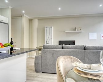 Tristão Vaz II, a Home in Madeira - Machico - Salon