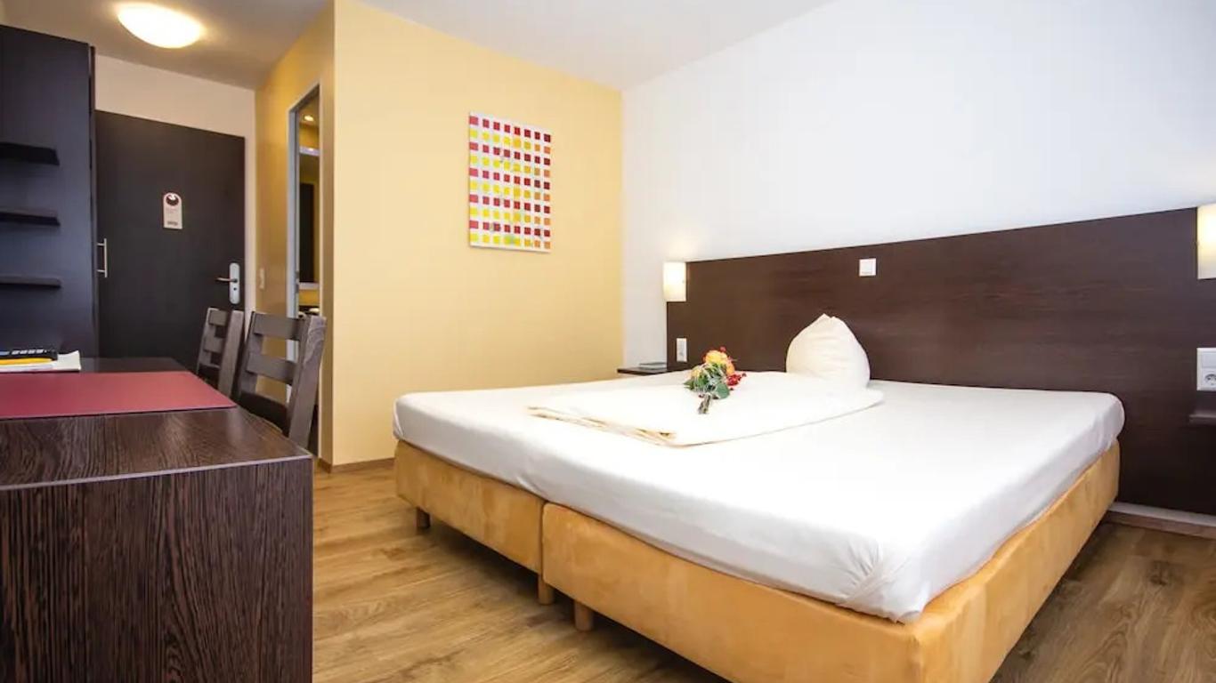 iQ-Hotel
