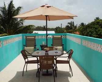 Free Parking. Wifi. Kitchen. Washer Dryer. Air Conditioning. Close to Airport. - Belize City - Pool