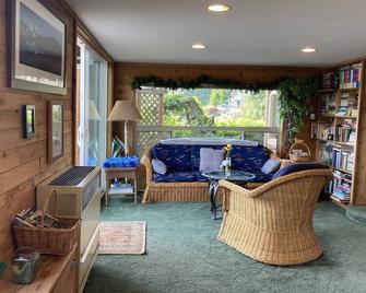 Cottage Lake Bed and Breakfast - Woodinville - Salon