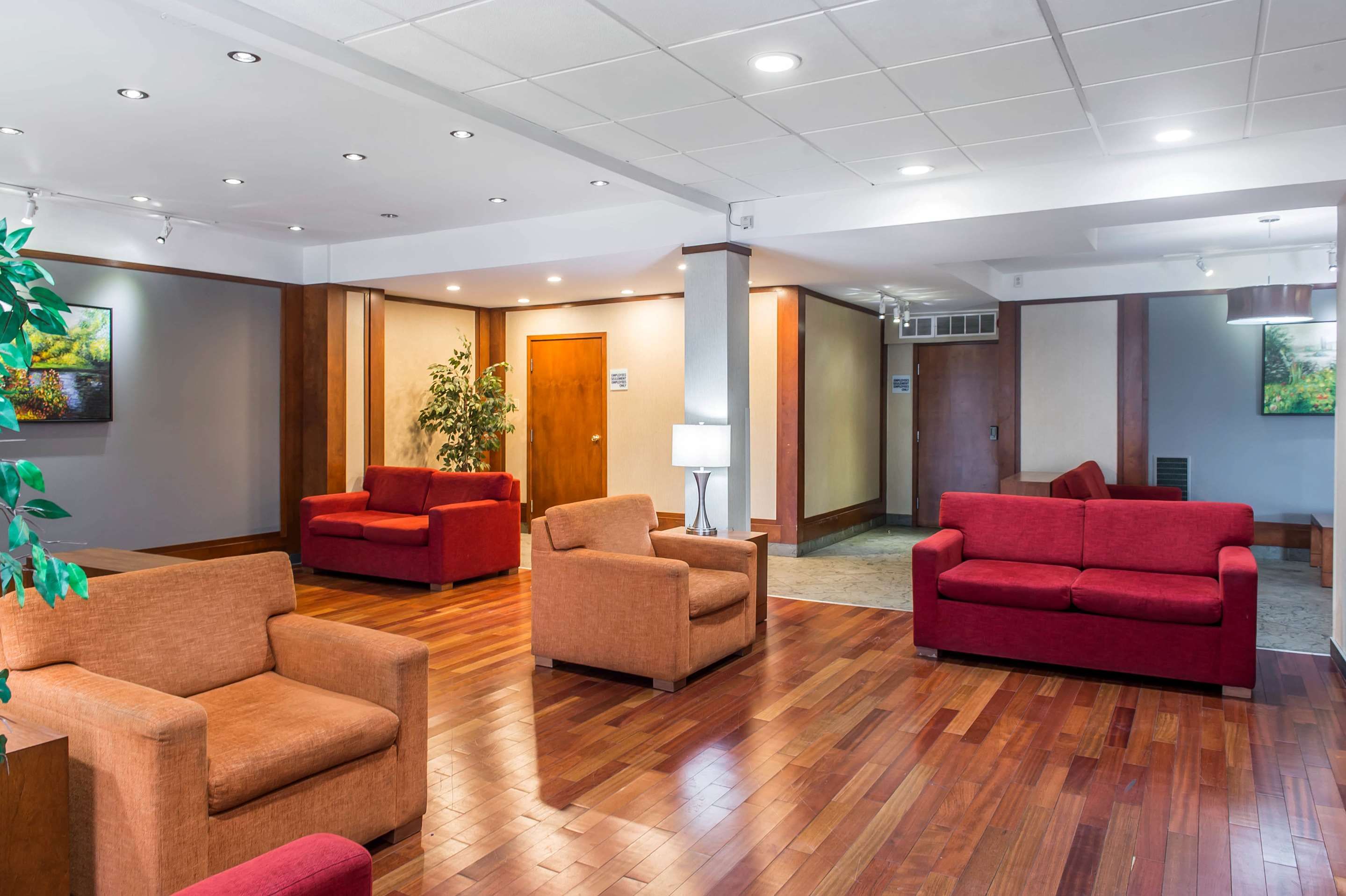 Ramada Plaza by Wyndham Montreal thumbnail 2