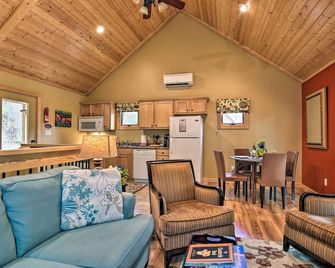 Chantarelle Cabin w/Hot Tub, Fireplace - Near Asheville! - Weaverville - Living room