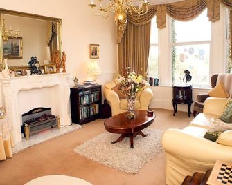 Craigpark House - Airdrie - Living room