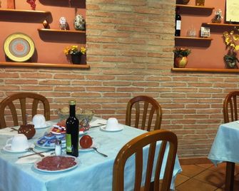 Hostal Rural Casa Castro - Adahuesca - Bufé