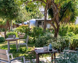 Procida Camp & Resort - La Caravella - Procida - Patio