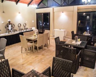 Vraksh Resort - Khawāsa - Restaurante