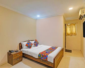 Fabhotel Stay Land - Mumbai - Bedroom