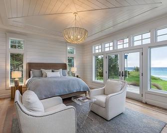 New Premier Lake Michigan Beach Estate located on the water! - Empire - Bedroom