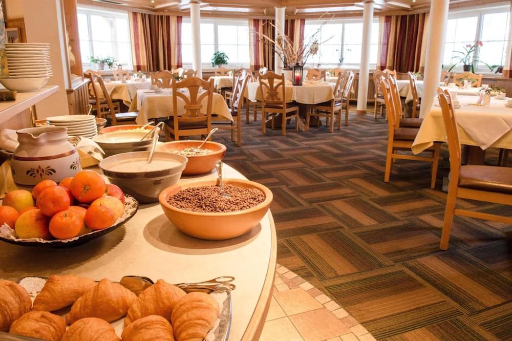 Panoramahotel Larchenhof - הייליגנבלוט - מסעדה