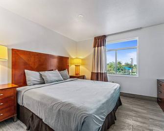 Chandler 1 bd 1 ba Classic Unrenovated Apartment Perfect Location Long term stay - Chandler - Bedroom