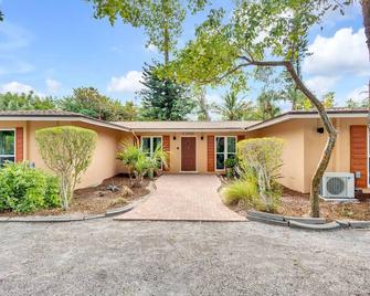 The Lovebird-Sleeps 3! Great Value On Sanibel-Walk To Dining, Shops And Historic East End Lighthouse - Sanibel - Edificio