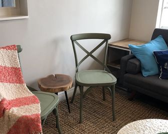 Starfish -1 bedroom 1 bath apartment with full kitchen in Islamorada, Florida. - Tavernier - Huiskamer