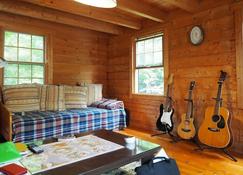 A log house for rent that can be glamped surround / Yonago Tottori - Yonago - Wohnzimmer