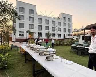 King'sway Hotel & Resort - Dūngarpur