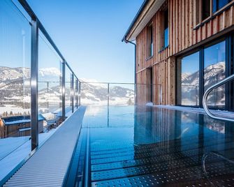 Superior Chalet with 4 bedrooms and sauna & pool - Haus Im Ennstal - Pool