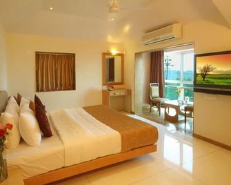 Summer Plaza Resort - Panchgani - Bedroom