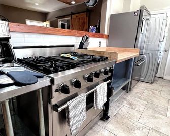 Charming 2-bedroom house 20 Minutes From Disneyland - Santa Ana - Cocina