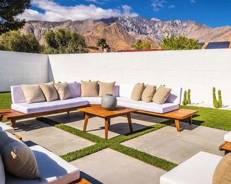 White Pearl - Pool - Spa - Mountain Views - Palm Springs - Patio