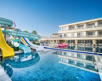 Sl La Perla Hotel Kemer - Goynuk - Uima-allas