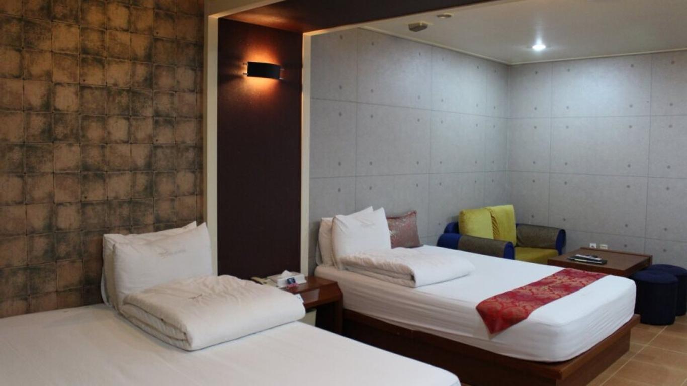 Jamjari Motel