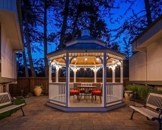 Best Western The Inn & Suites Pacific Grove - פסיפיק גרוב - פטיו